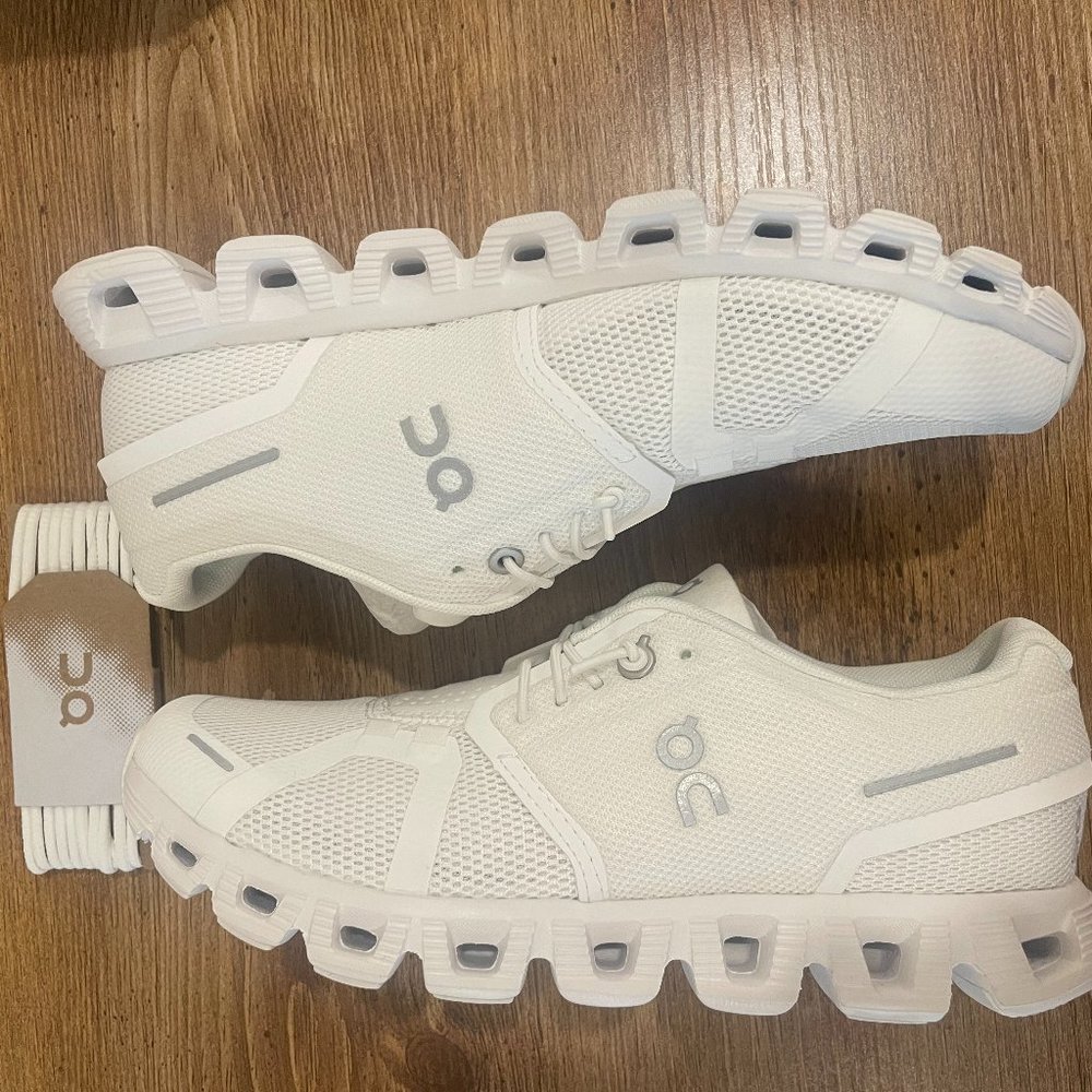 * BRAND NEW ATHLETIC SHOES Cloud 5